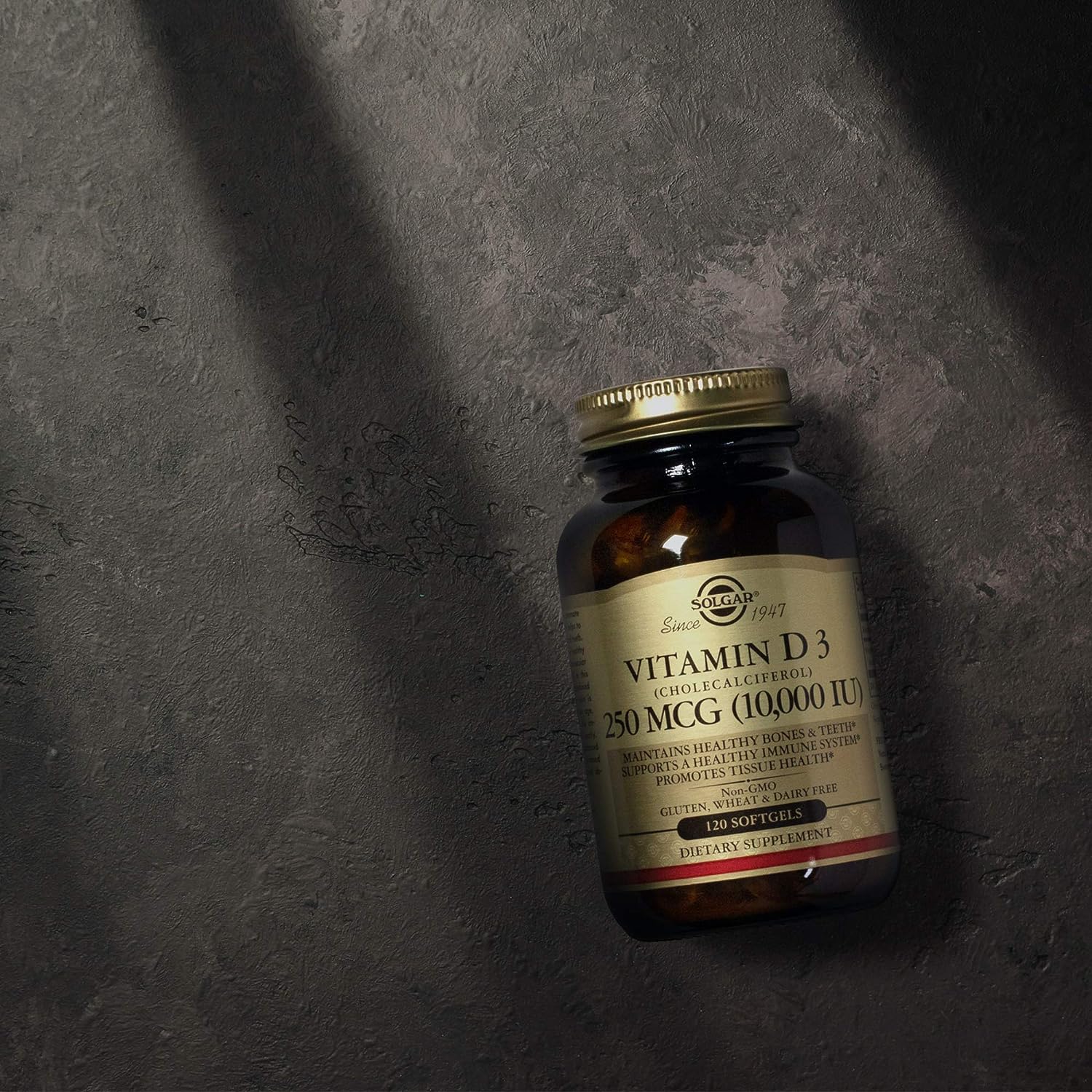 Solgar Vitamin D3 250 MCG (10,000 IU), Helps Maintain Healthy Bones & Teeth - Immune System Support ,120 Softgels فيتامين د3 ، 10000 وحدة دولية ، لتحسين صحة الجهاز المناعى ، ولصحة العظام والأسنان ، 120 جرعة